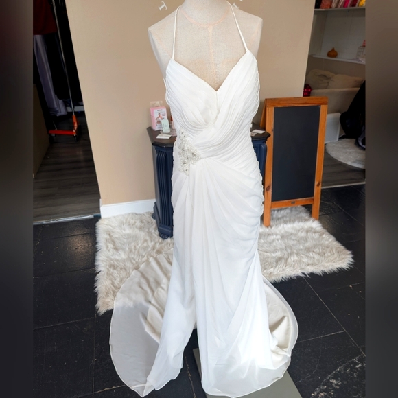 Dresses & Skirts - Creamy Chiffon Wedding Dress